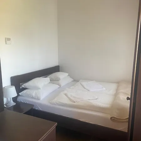 Kastélykert 3*